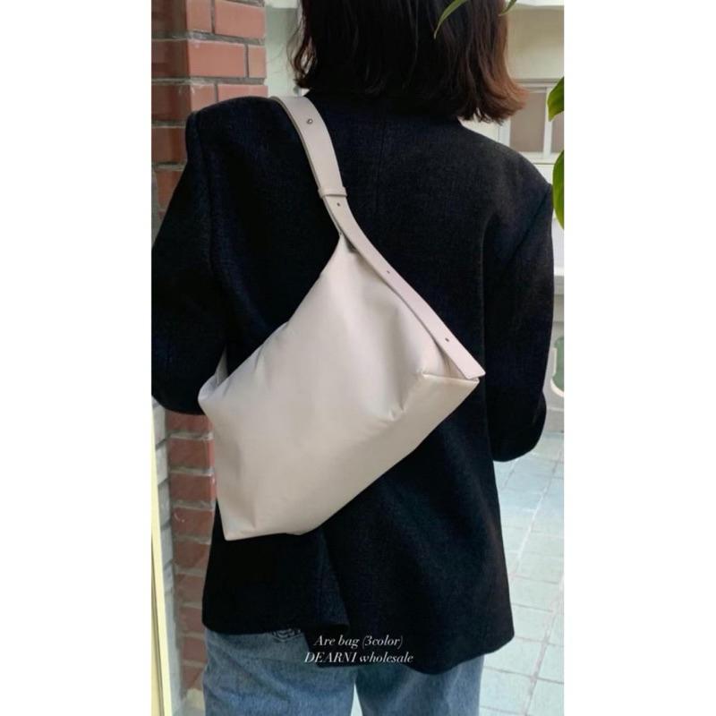 【三色現貨+預購 免運實拍】Mumu select。正韓 dearni are bag 質感可調節尼龍腋下包 可斜背大款