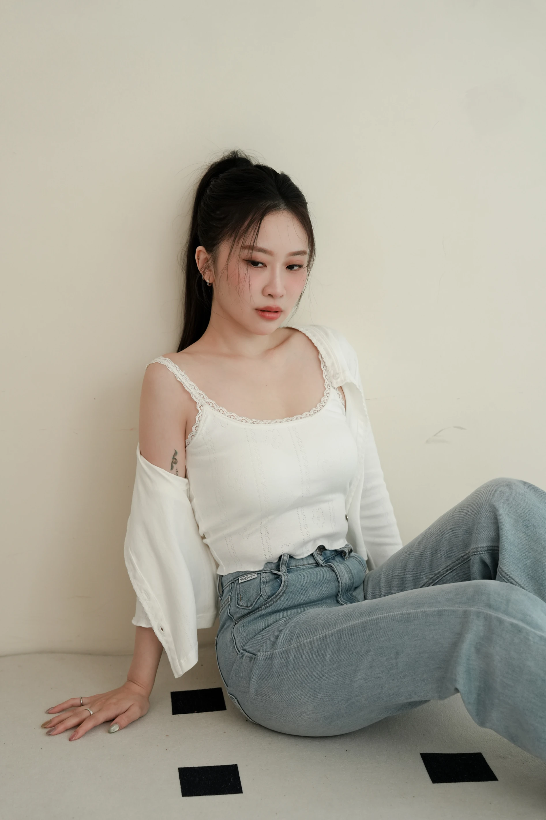 舒服小花・木耳邊緹花蕾絲拼接七分袖小外套-七分袖(白色)