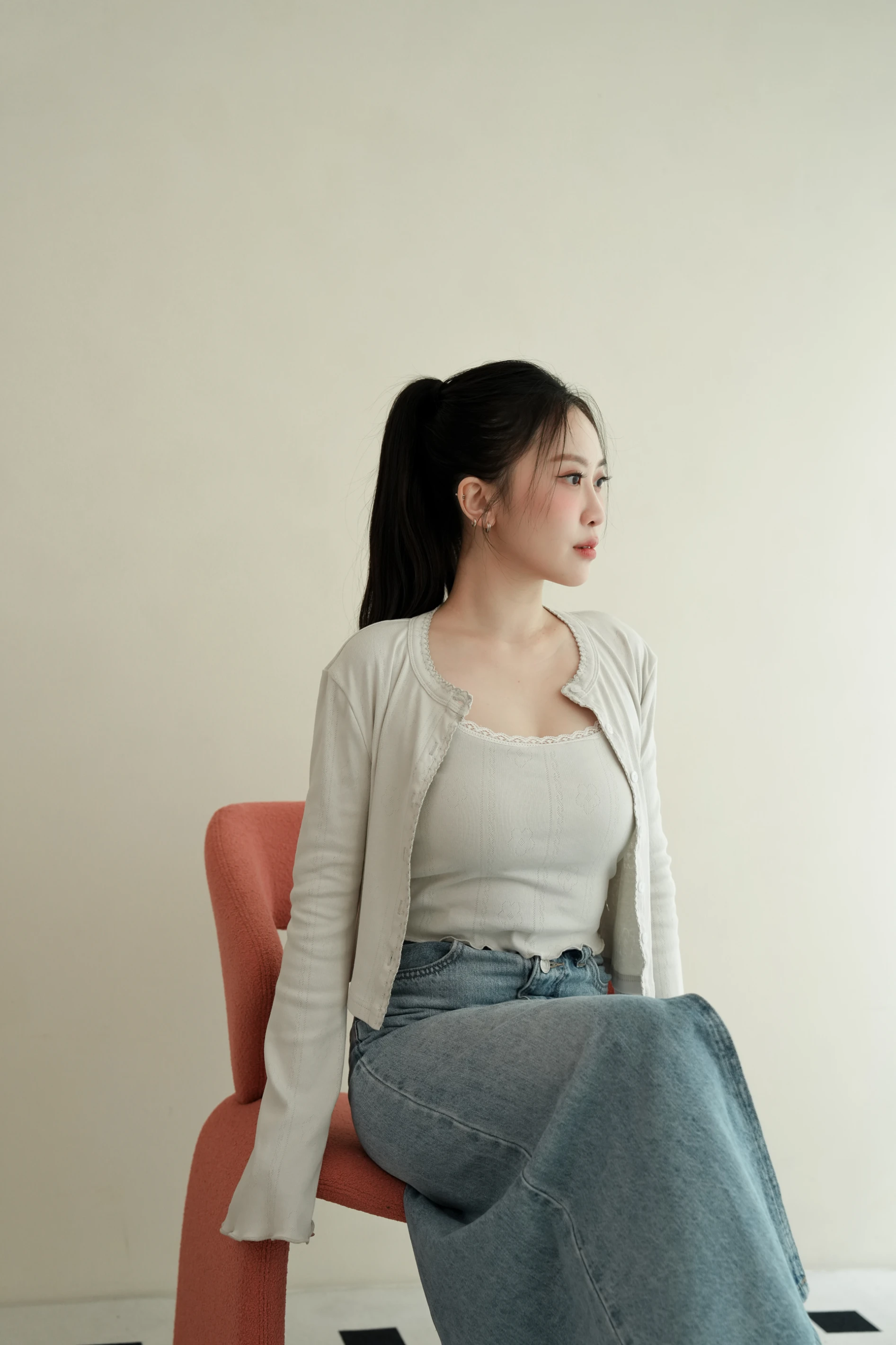 舒服小花・木耳邊緹花蕾絲拼接喇叭袖小外套-長袖(灰色)