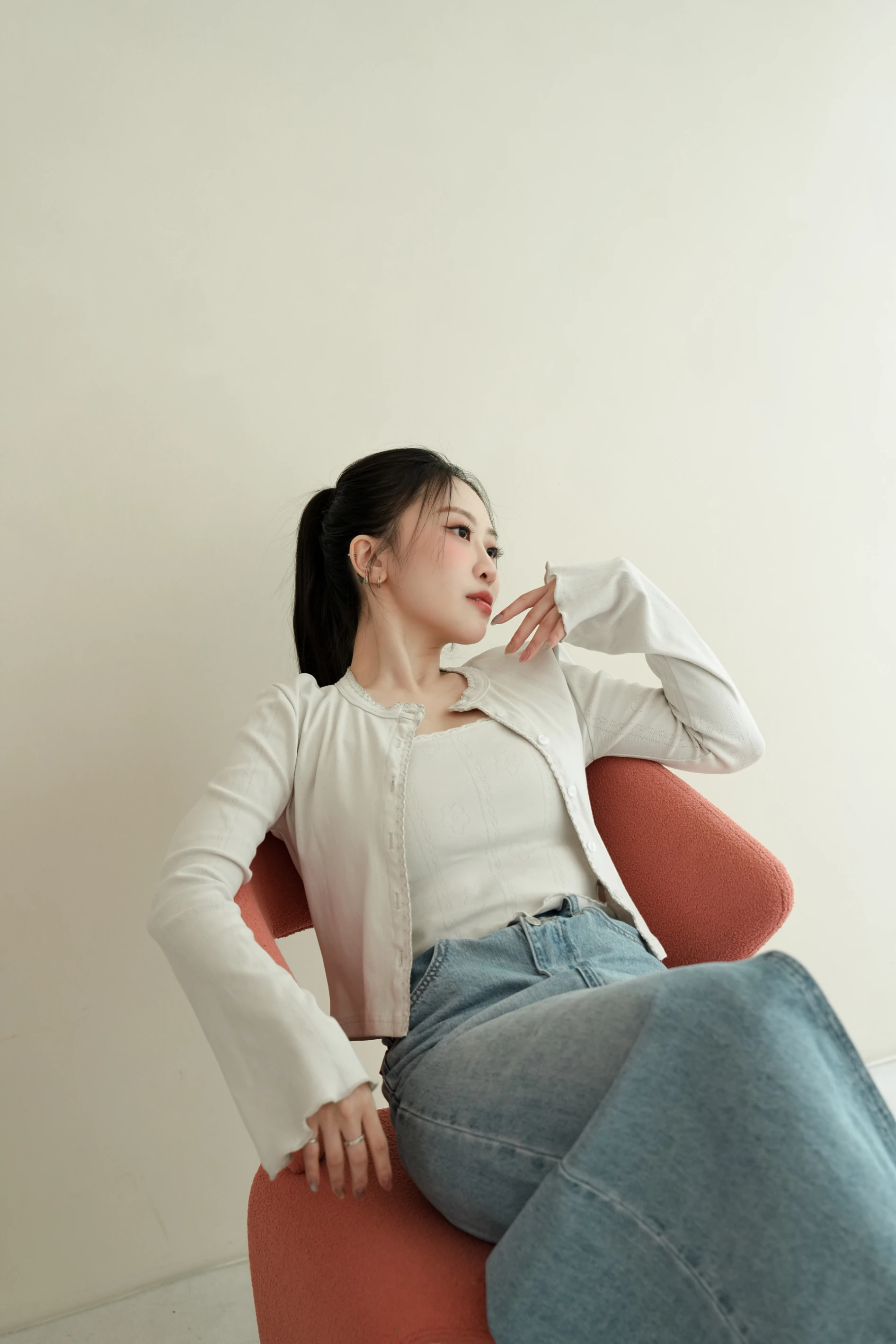 舒服小花・木耳邊緹花蕾絲拼接喇叭袖小外套-長袖(灰色)