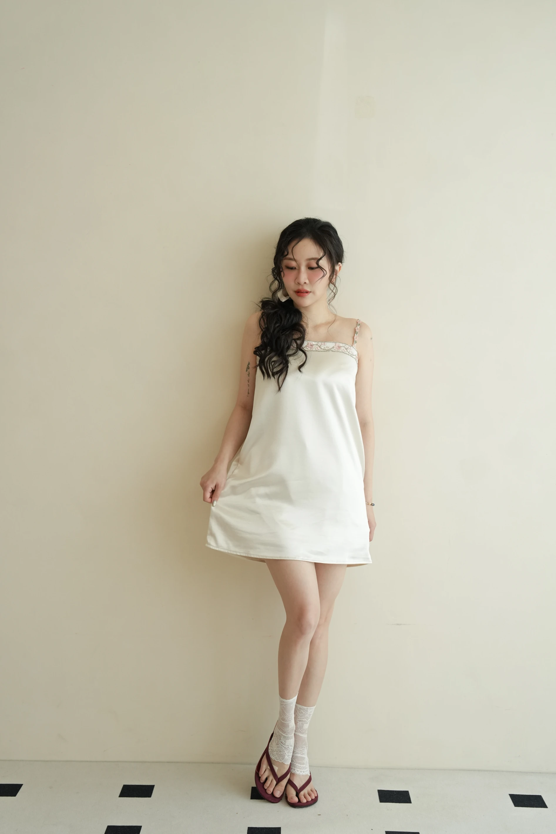 江浙滬女孩・精緻重工刺繡緞面洋裝(香檳色)