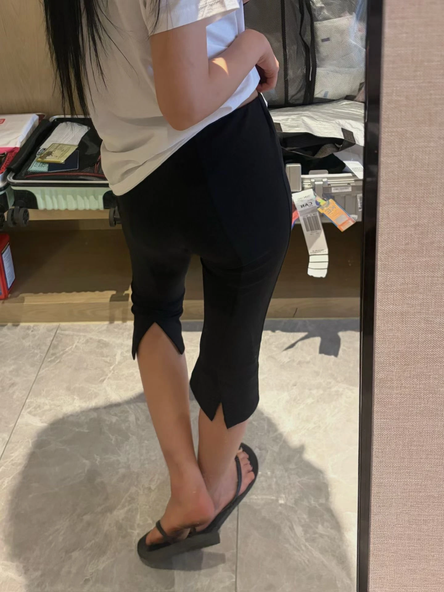 超級瘦瘦後開岔時髦卡普里褲(黑)