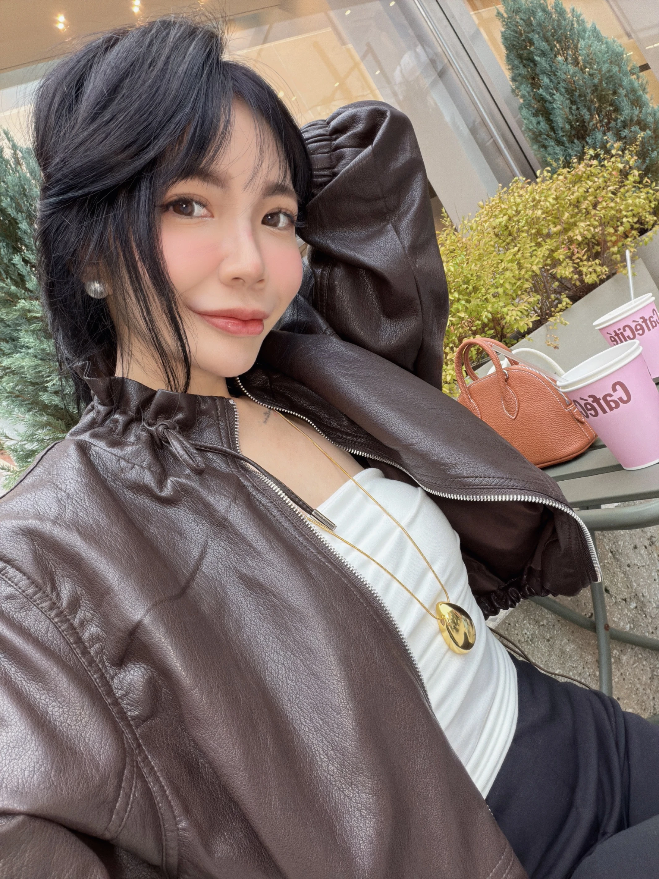 時髦率性立領短版皮外套(質感深咖)