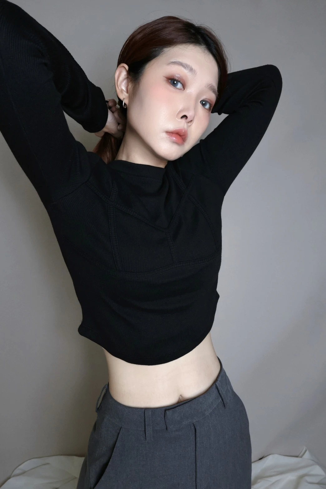 黑色胸衣拼接修身上衣