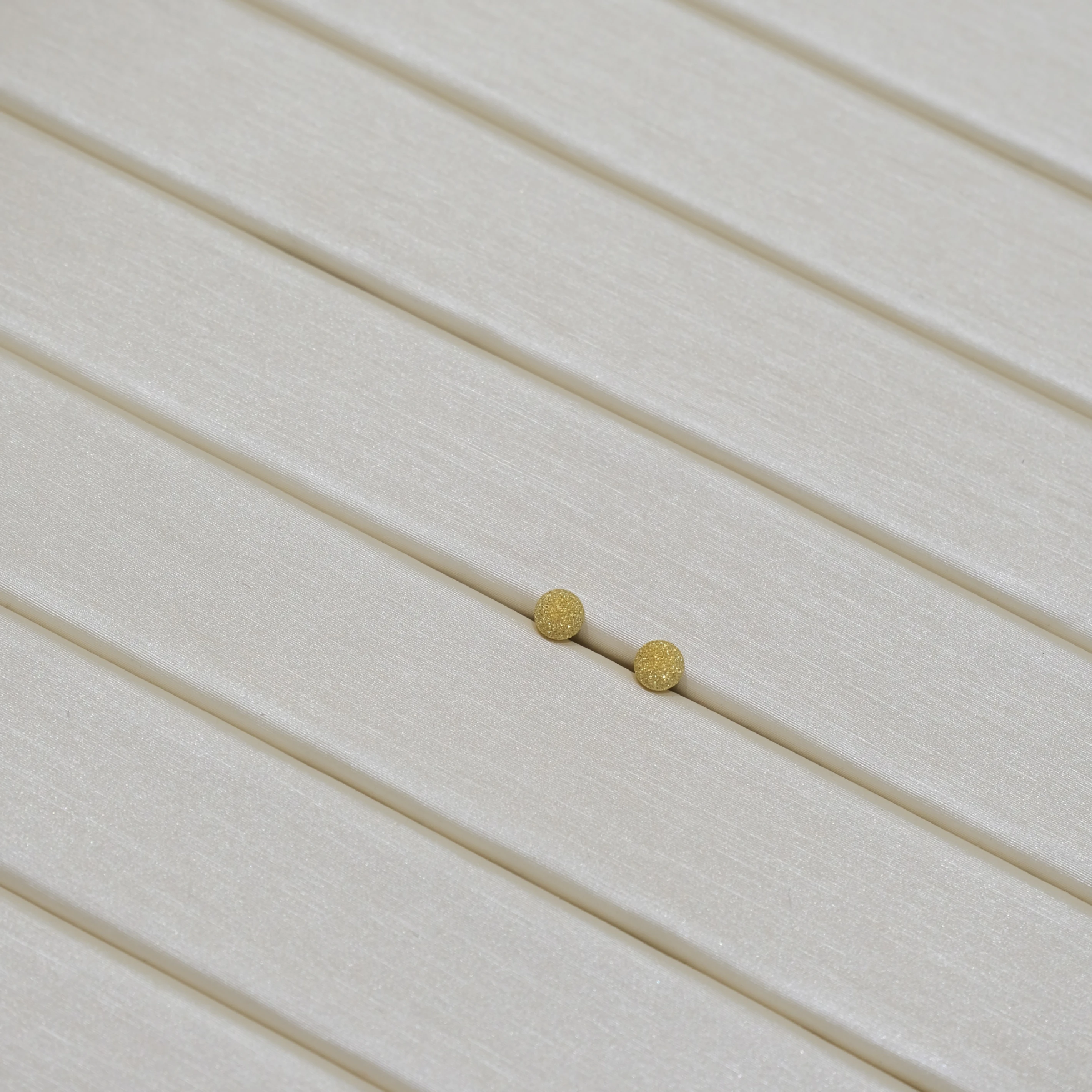 閃耀金點 | 黃金圓珠耳釘