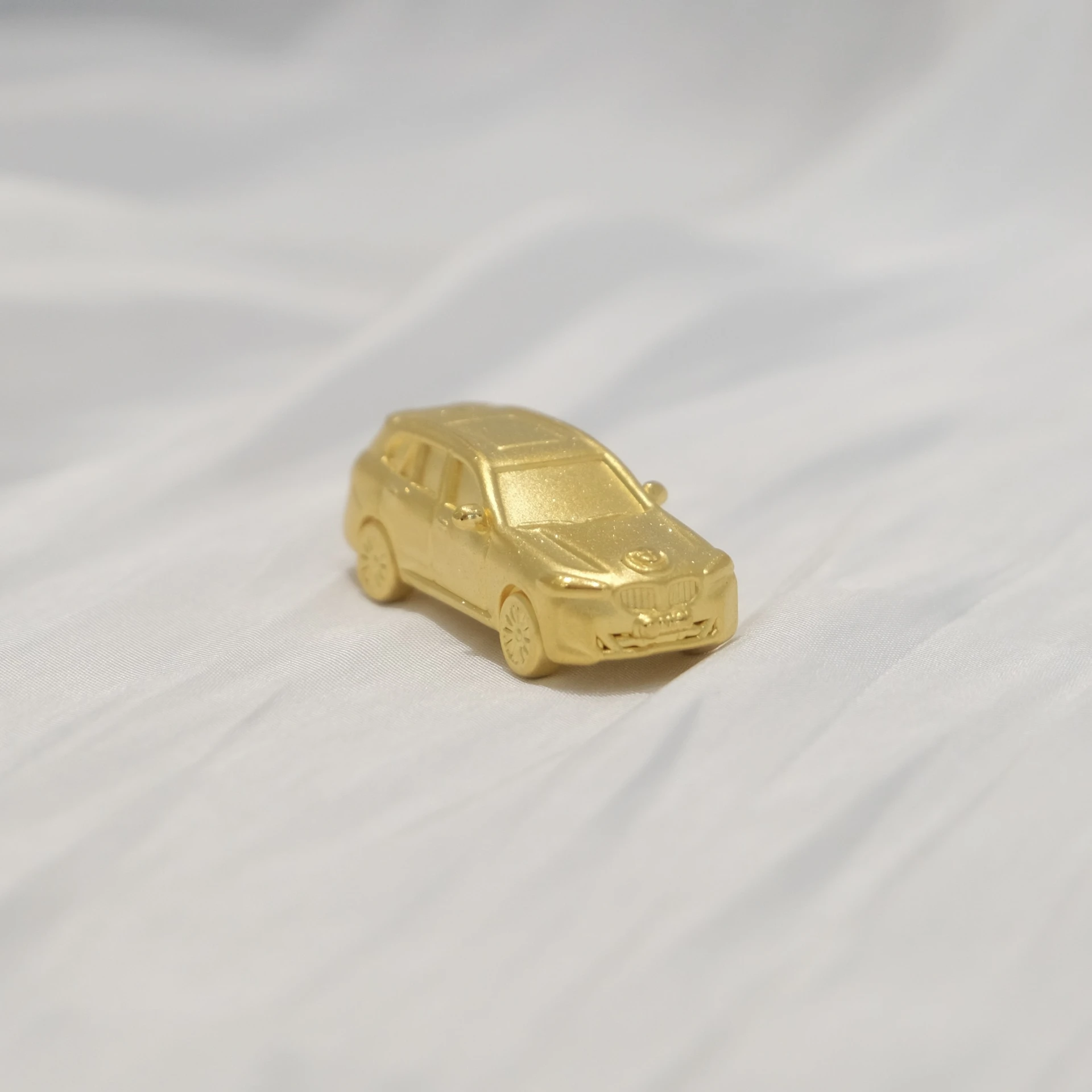 BMW休旅車｜黃金擺件