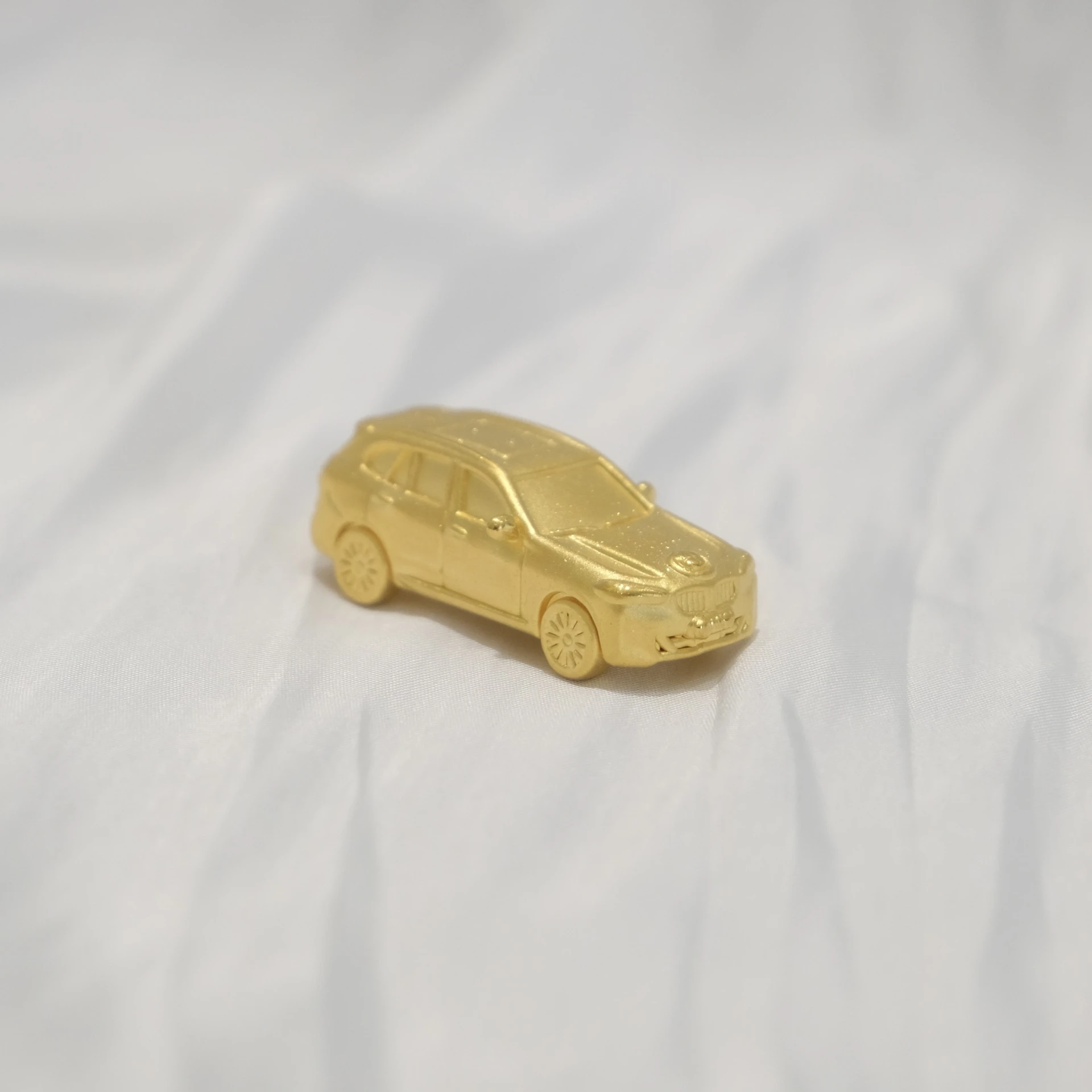 BMW休旅車｜黃金擺件