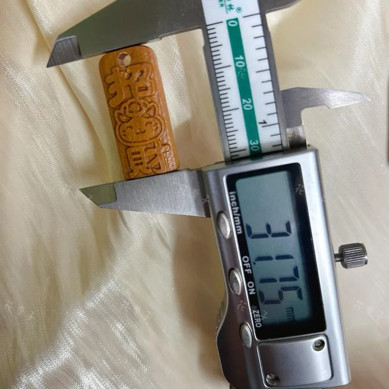 《花栗子精品寵珠寶殿》檀木通孔小吊飾 萌寵 通孔 配件 手串 項鍊 手作 DIY 設計