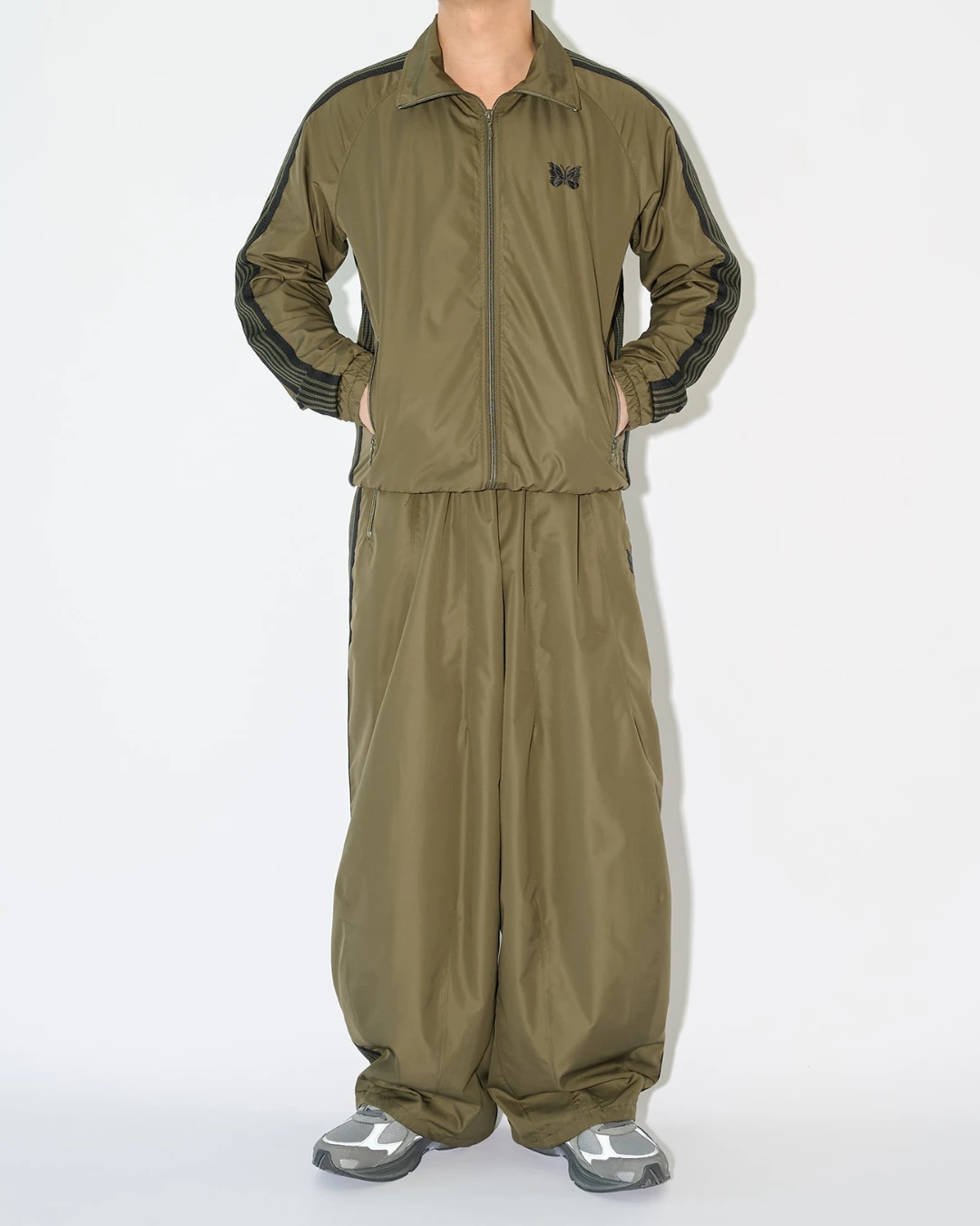 26AW NEEDLES x STUDIOUS 聯名別注款 Track Jacket 運動外套｜Nylon Polyester｜KHAKI 卡其色