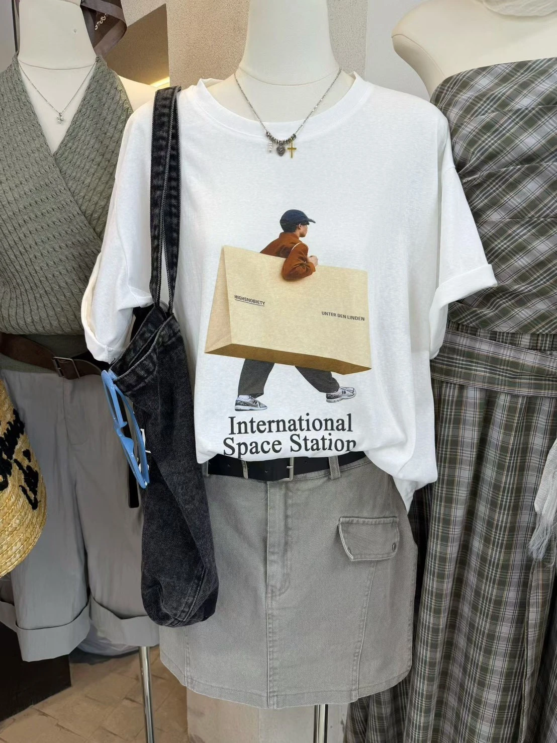 SHOPPING大提袋印花寬鬆T SHIRT-白/咖/豆綠(現貨)