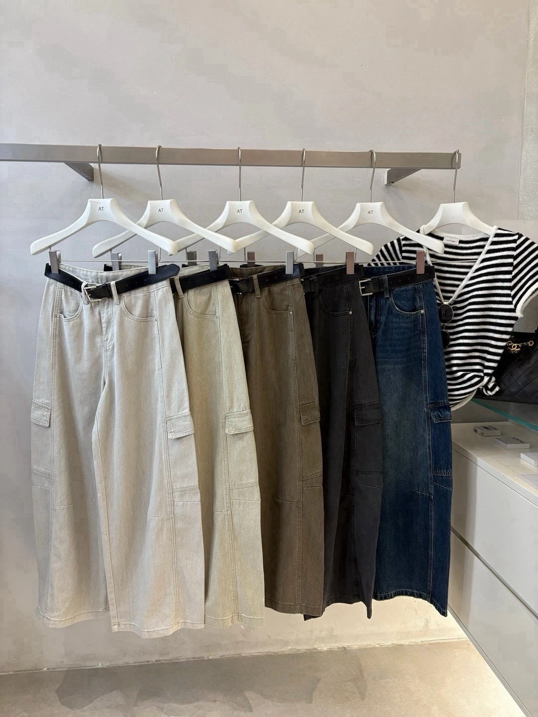 修身彎刀個性工裝牛仔褲-米杏/卡其/灰/藍-S/M/L/XL(現貨)