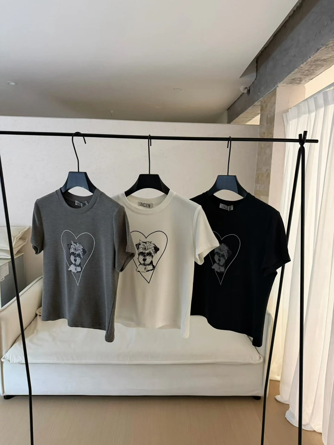愛心狗狗短版T SHIRT-黑/白/灰(現貨)