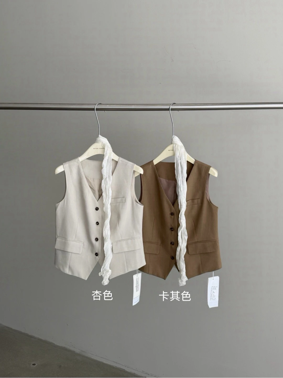質感V領西裝馬甲背心(含絲巾)-杏/卡其(現貨)