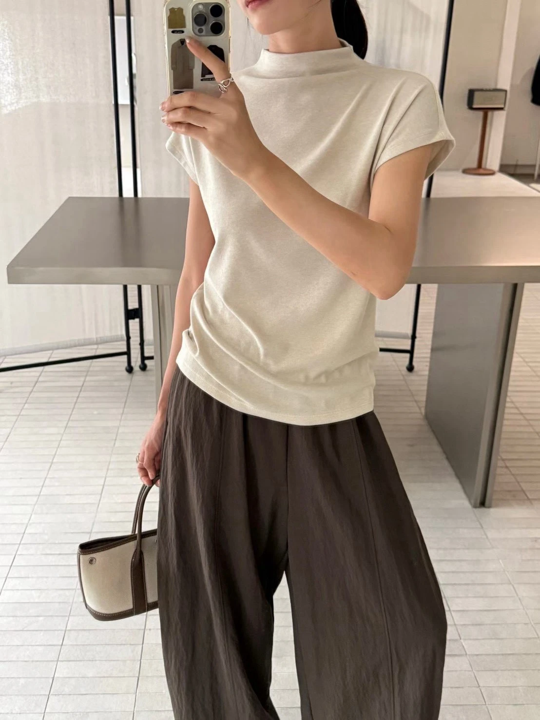 簡約半高領小飛袖柔軟打底衣-杏/花灰/咖綠/深灰/黑(現貨+預購)
