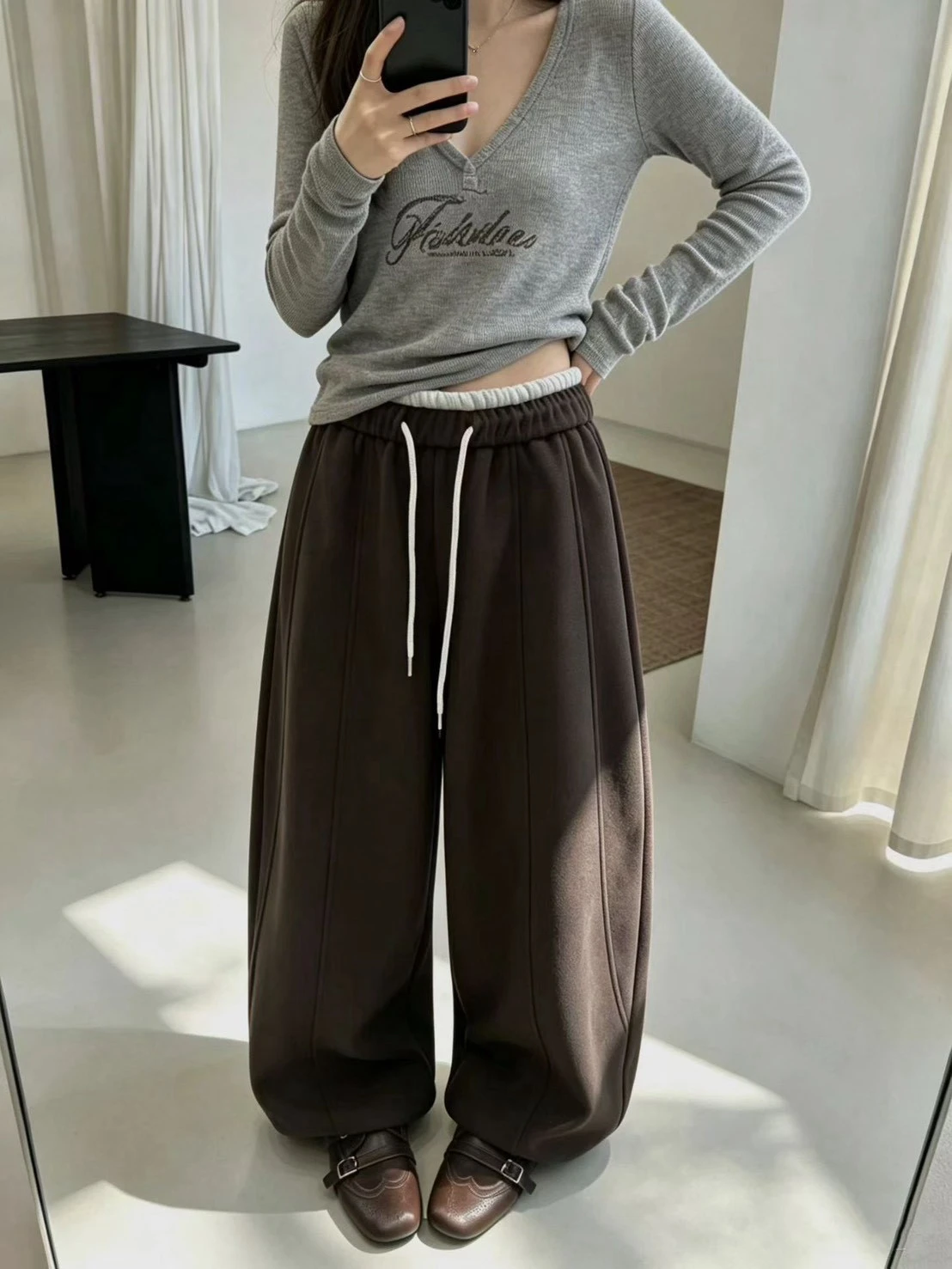 抽繩撞色褲頭隨興彎刀棉褲-深咖/深灰-M/L/XL(現貨)