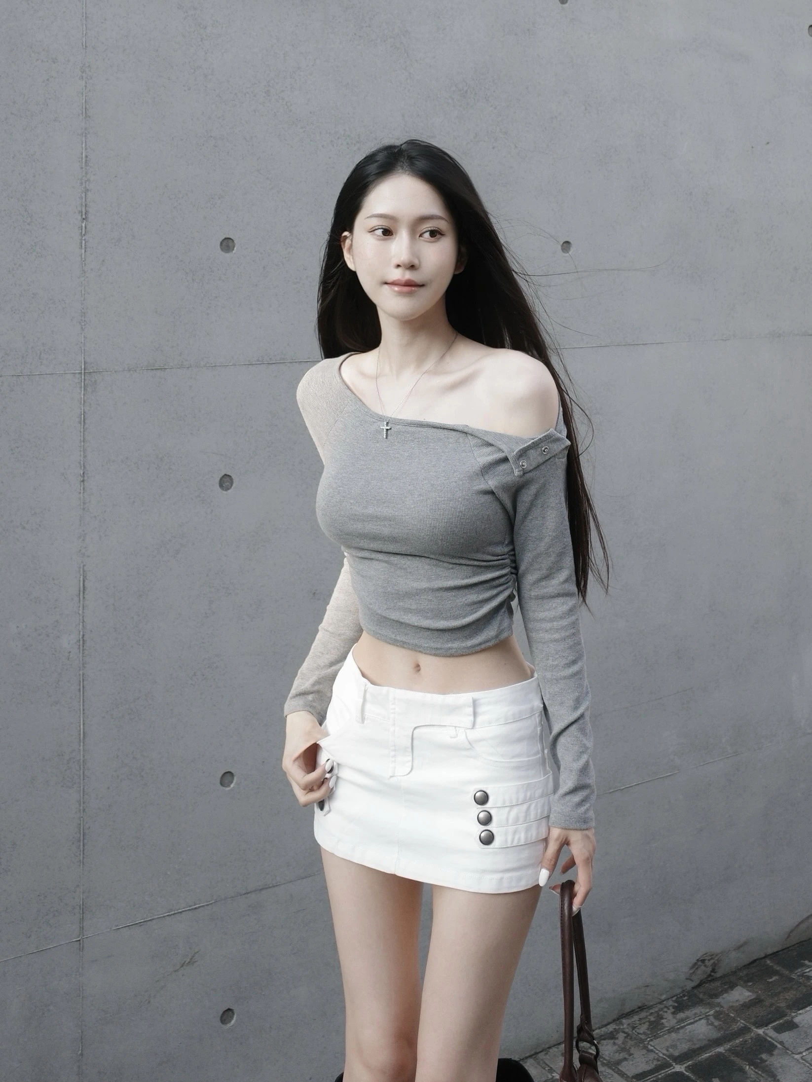 率性排扣不對稱斜肩BraT