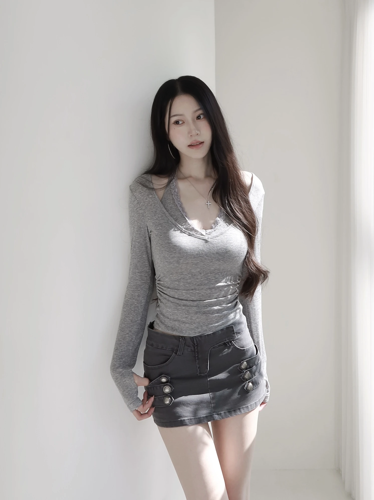 蕾絲V領抓皺假兩件上衣