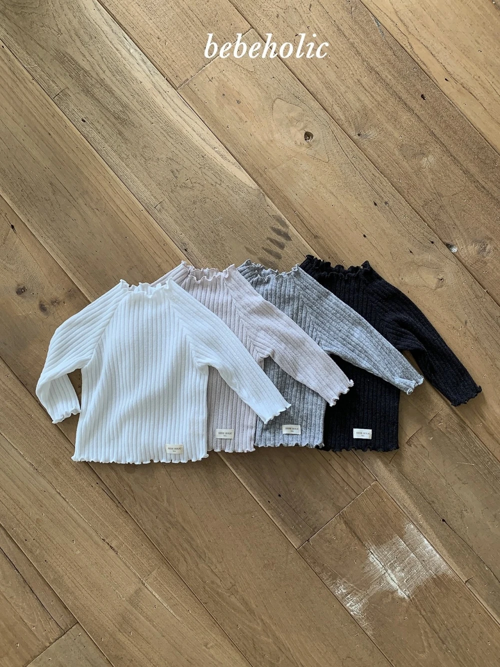 Bebe holic 木耳邊羅紋高領上衣