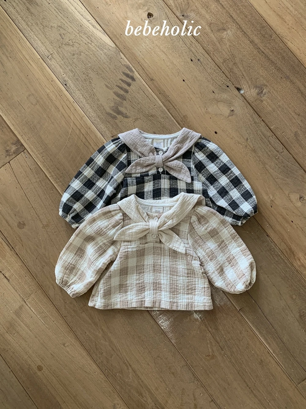 Bebe holic 蝴蝶領格紋上衣