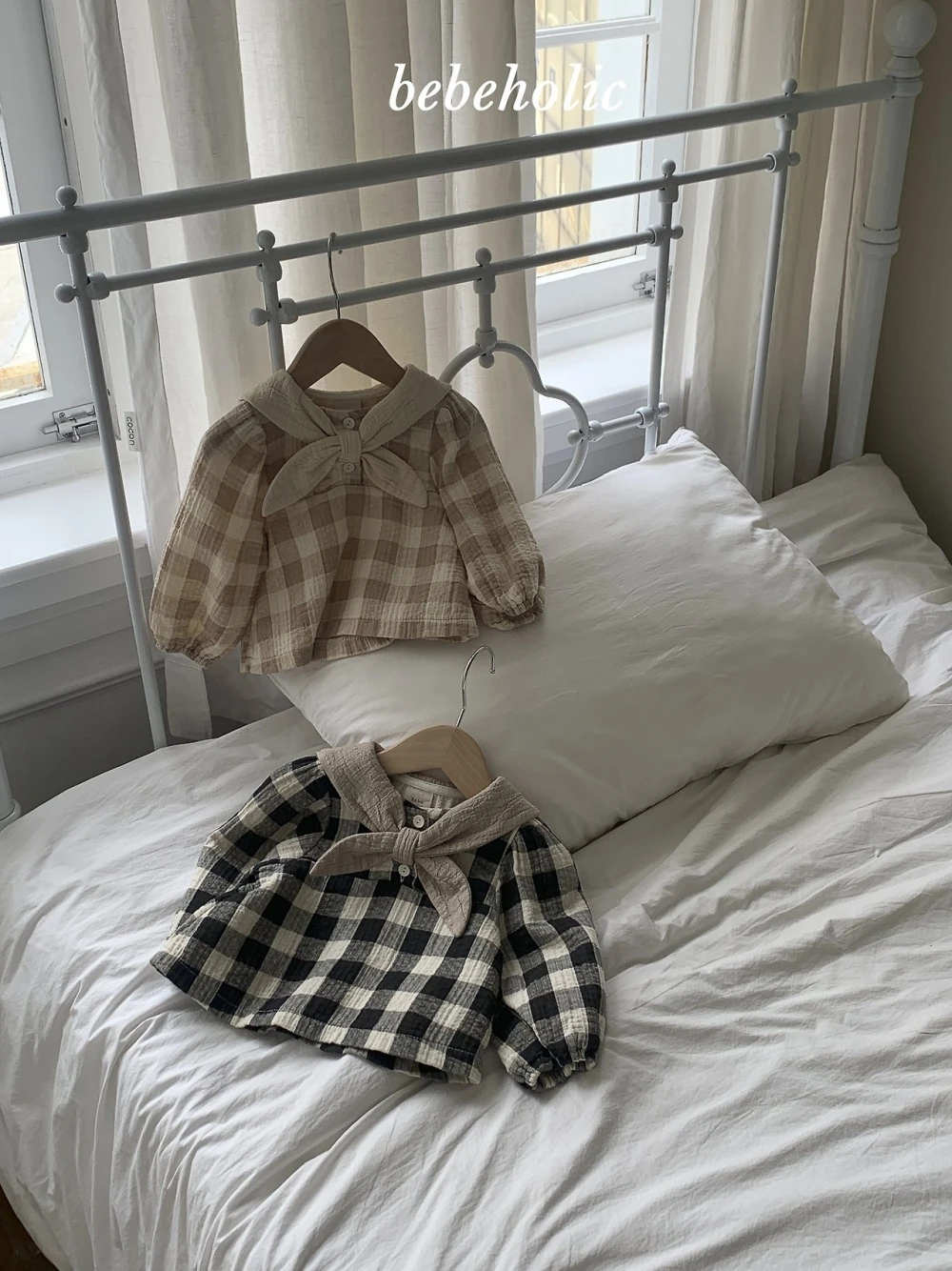 Bebe holic 蝴蝶領格紋上衣