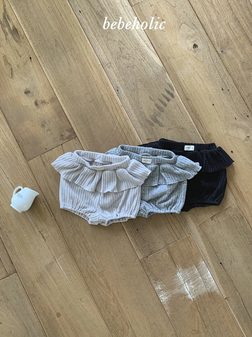 Bebe holic 荷葉邊短褲