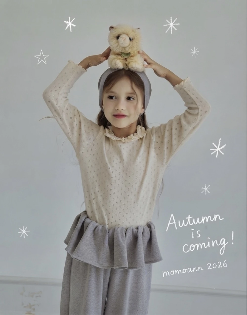 Momo ann 奶油擠花領孔眼上衣