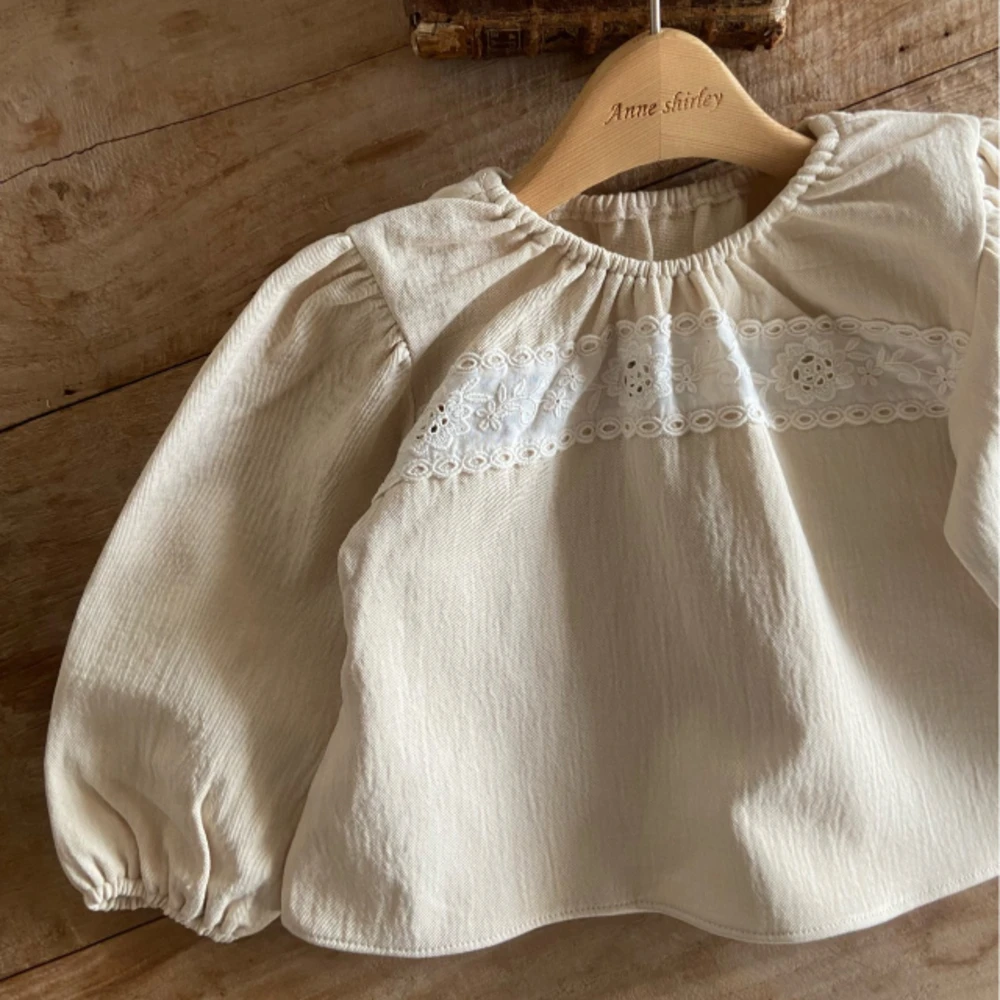 Anne Shirley 刺繡蕾絲花邊上衣