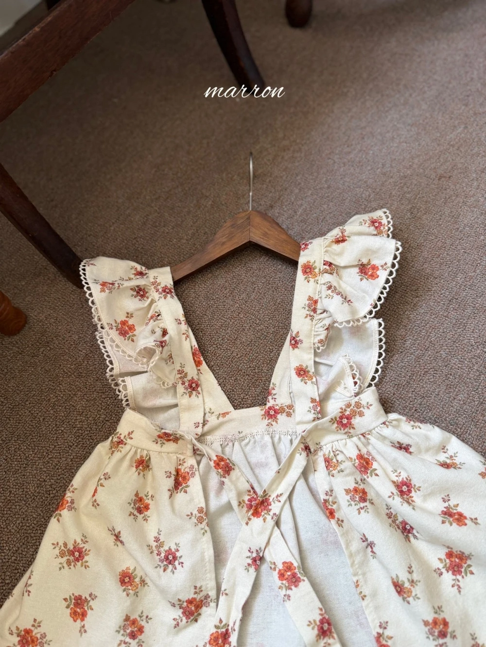 Marron V字花邊吊帶裙