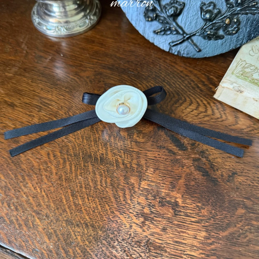 Marron 玫瑰珍珠胸針