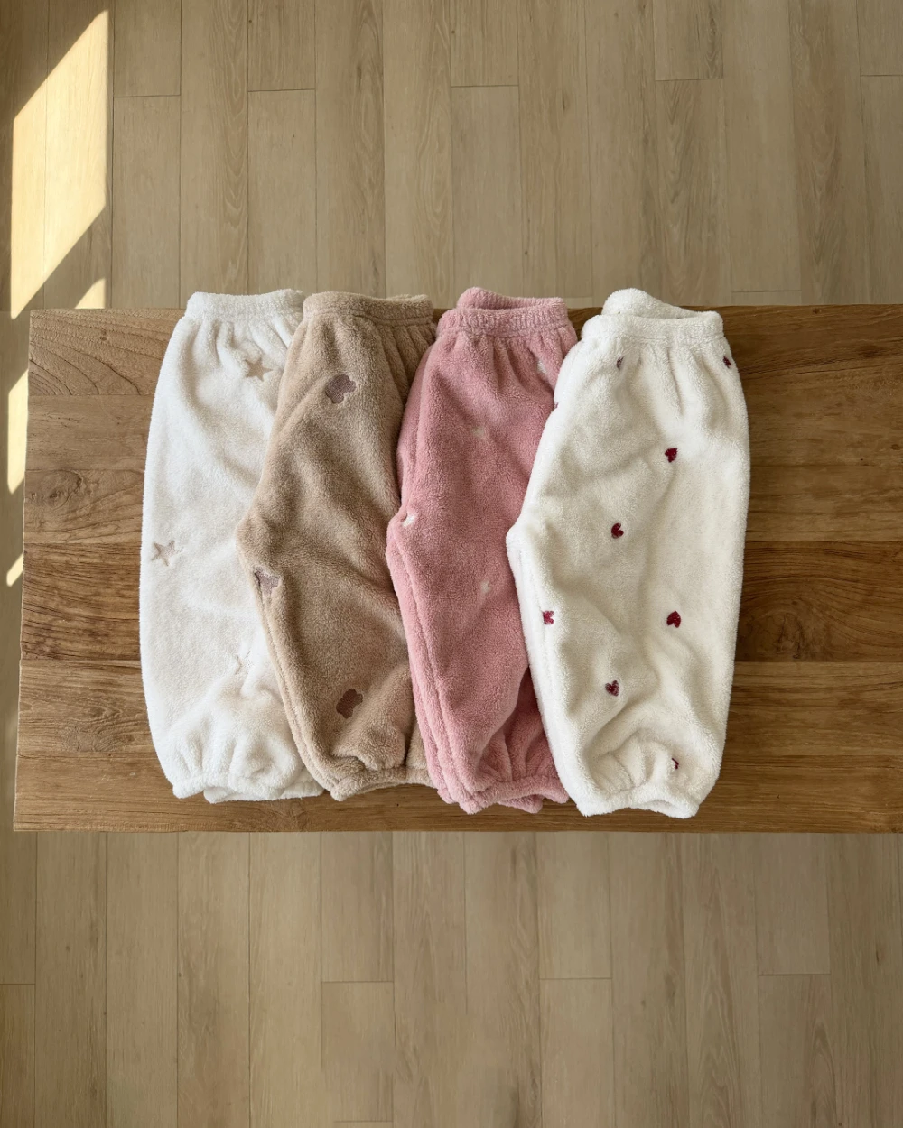 Here I am 舒適刺繡慢跑褲
