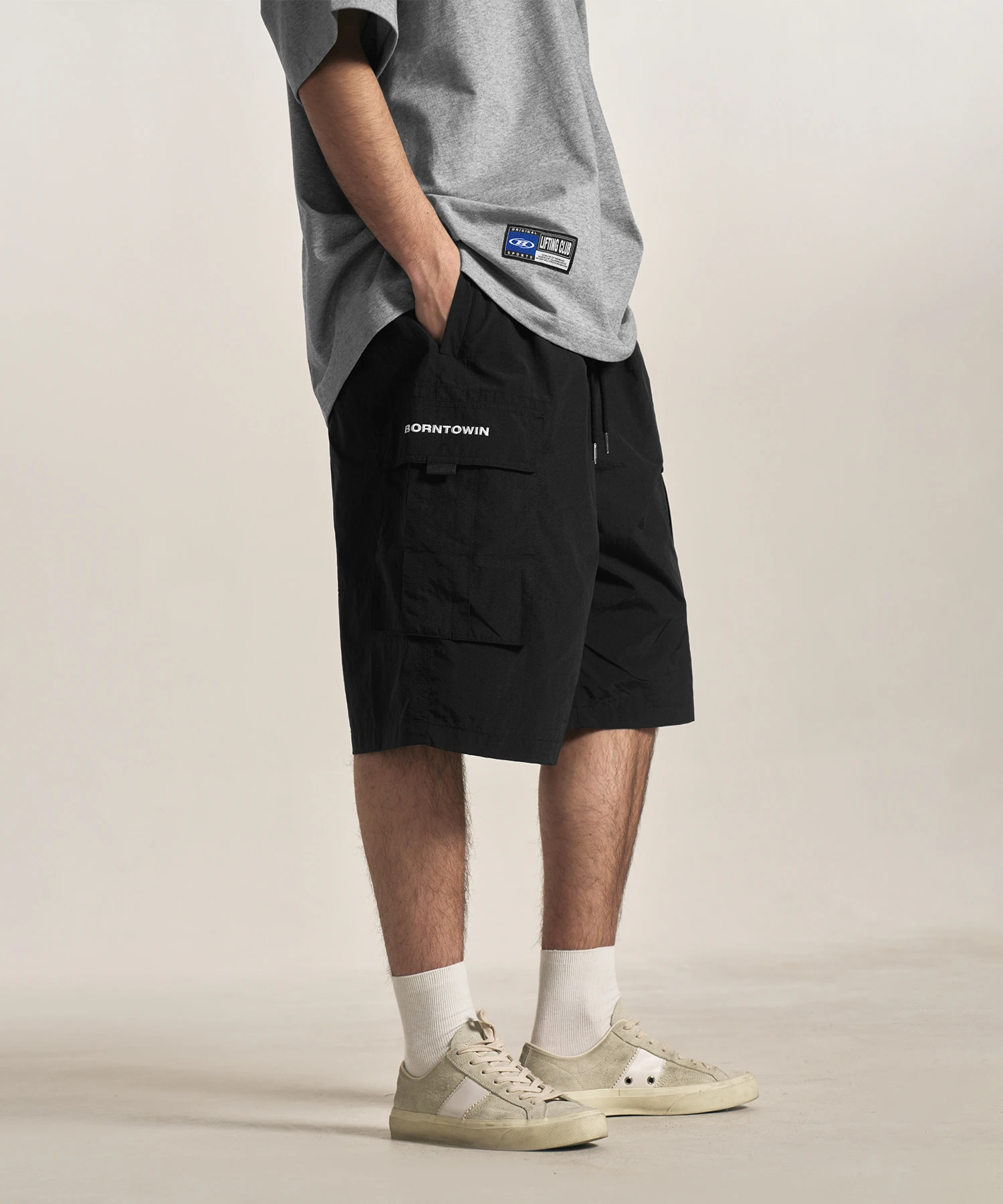 SYMBOL LOGO NYLON CARGO BERMUDA PANTS [BLACK]