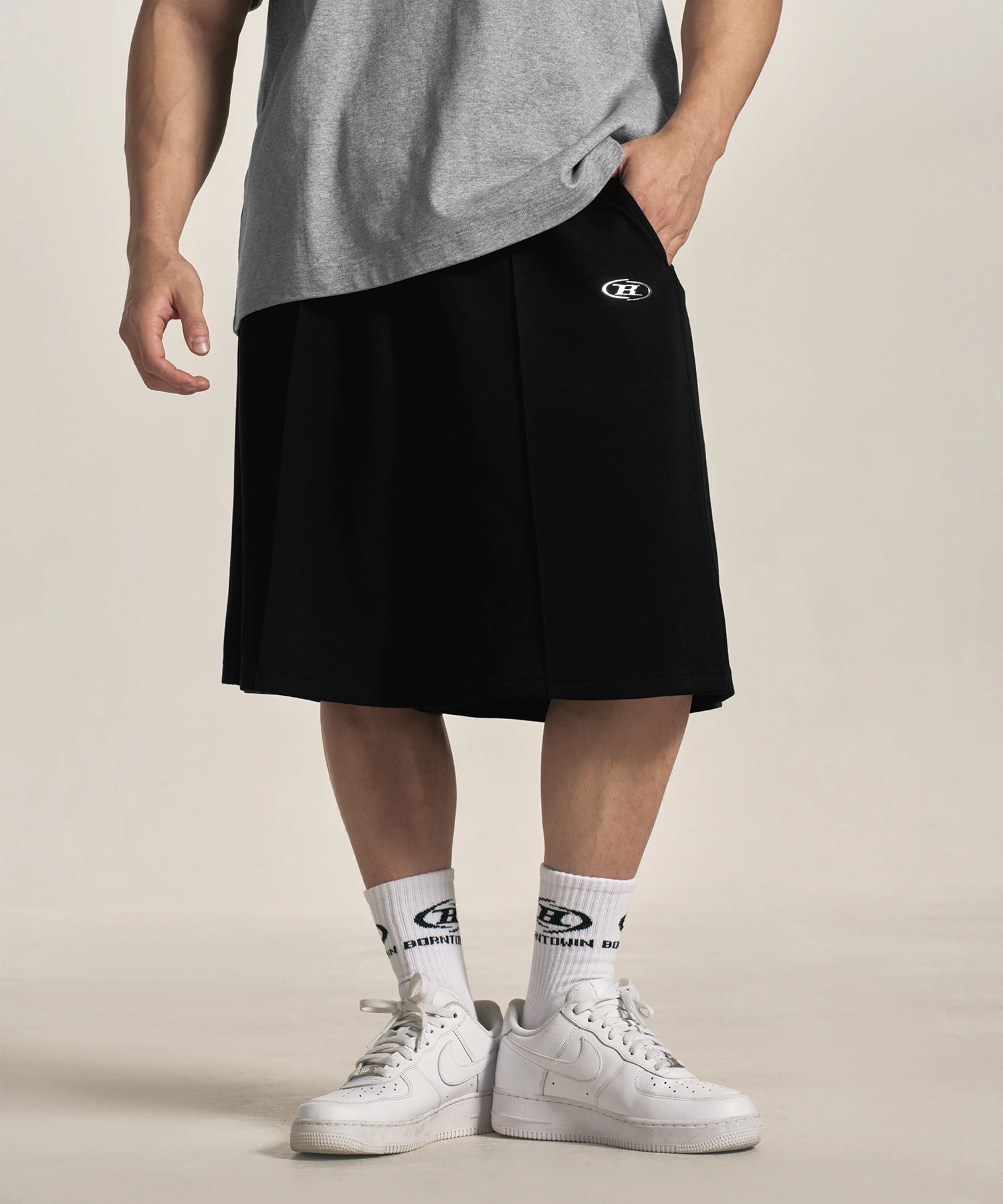 SILVER B-SOFT TOUCH SIDE TWO TUCK BERMUDA PANTS [BLACK]