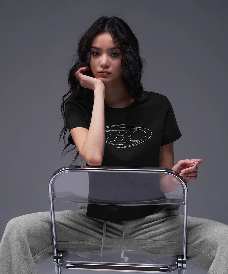W STITCH LOGO REGULAR FIT T-SHIRTS [BLACK]