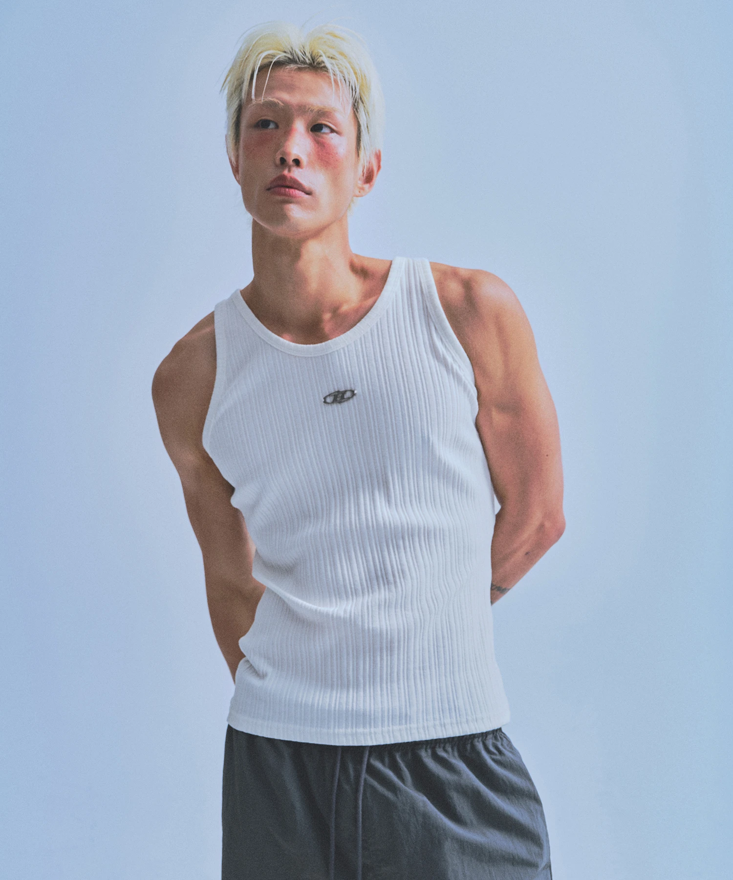 [大H pick] B PENDANT SLICE SLEEVELESS [WHITE]