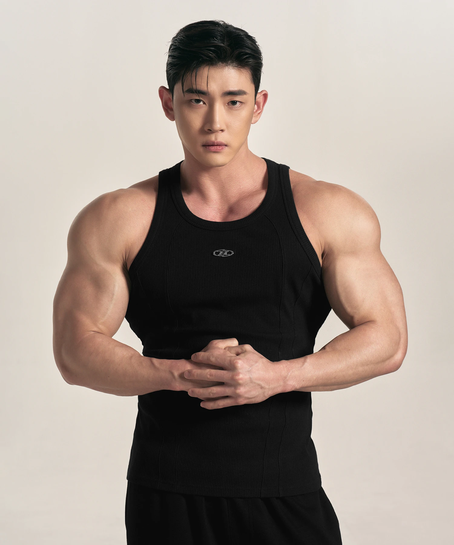 [大H pick] B PENDANT CUT LINE SLEEVELESS [BLACK]