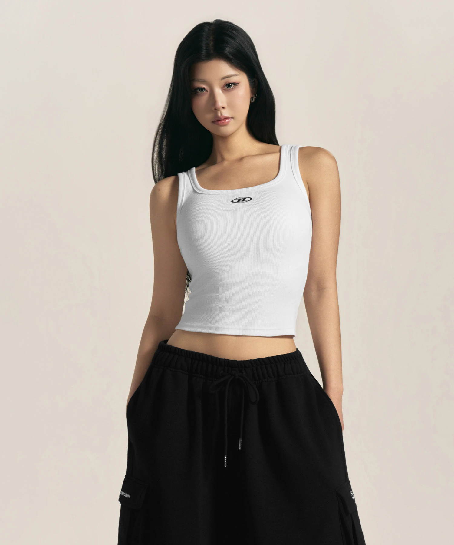 W SYMBOL B ESSENTIAL SLEEVELESS [WHITE]
