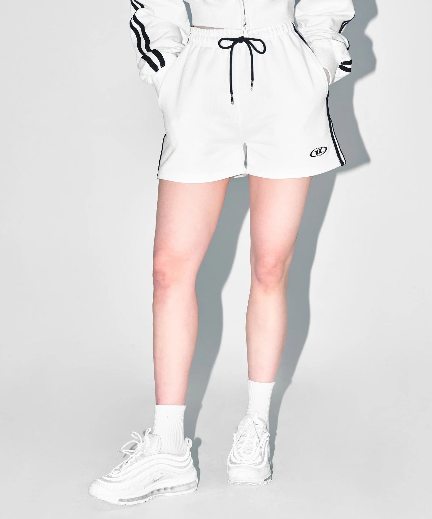 W CHROME B TRACK LINE SHORTS [WHITE]