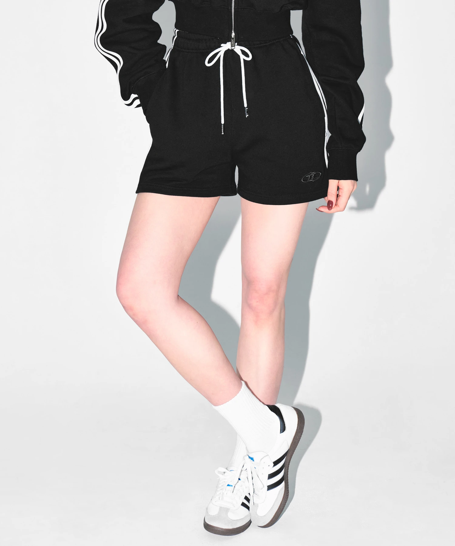 W CHROME B TRACK LINE SHORTS [BLACK]