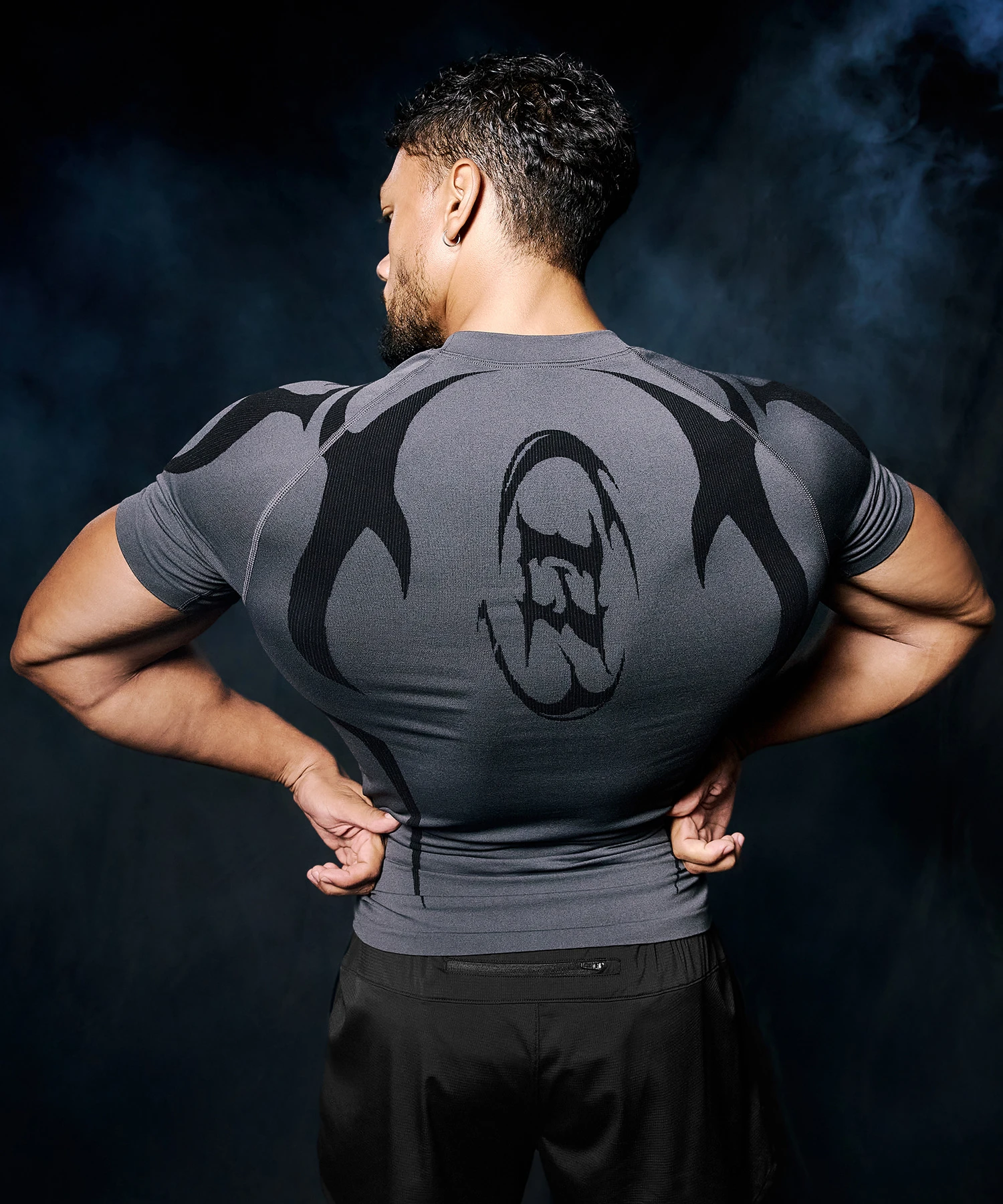TRIBAL ECLIPSE SEAMLESS SHORT SLEEVE [CHARCOAL]