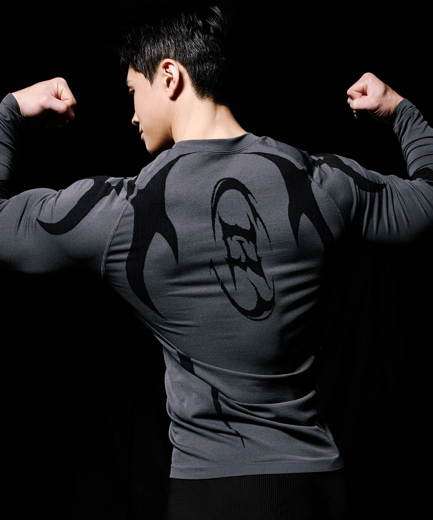 TRIBAL ECLIPSE SEAMLESS LONG SLEEVE [CHARCOAL]