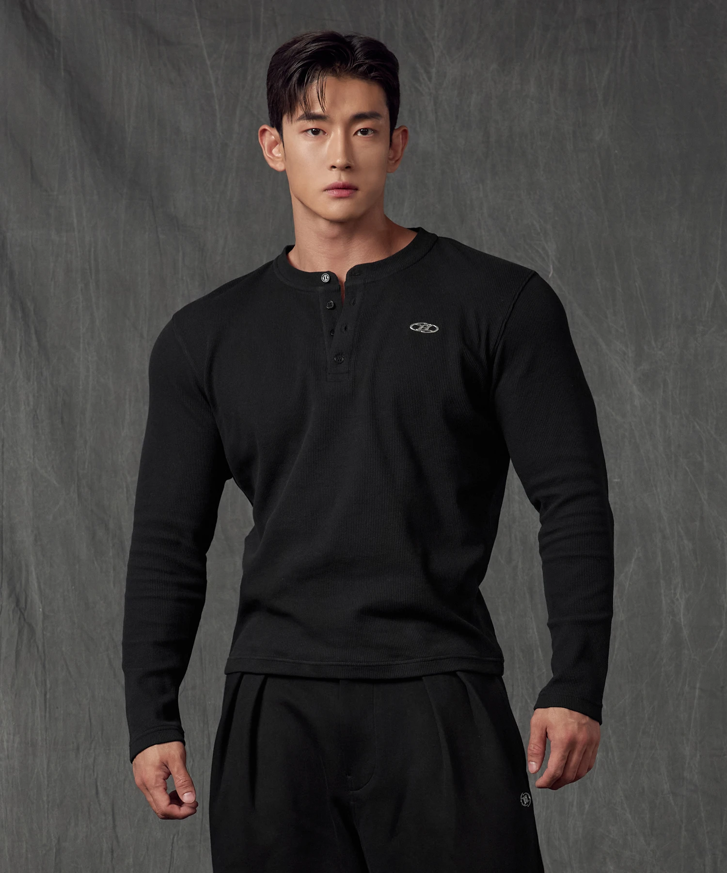 [大H pick ]B PENDANT HENRY NECK WAFFLE LONG SLEEVE [BLACK]