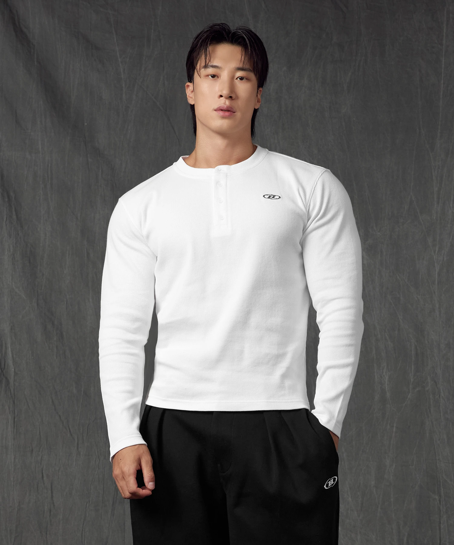 [大H pick ] B PENDANT HENRY NECK WAFFLE LONG SLEEVE [WHITE]