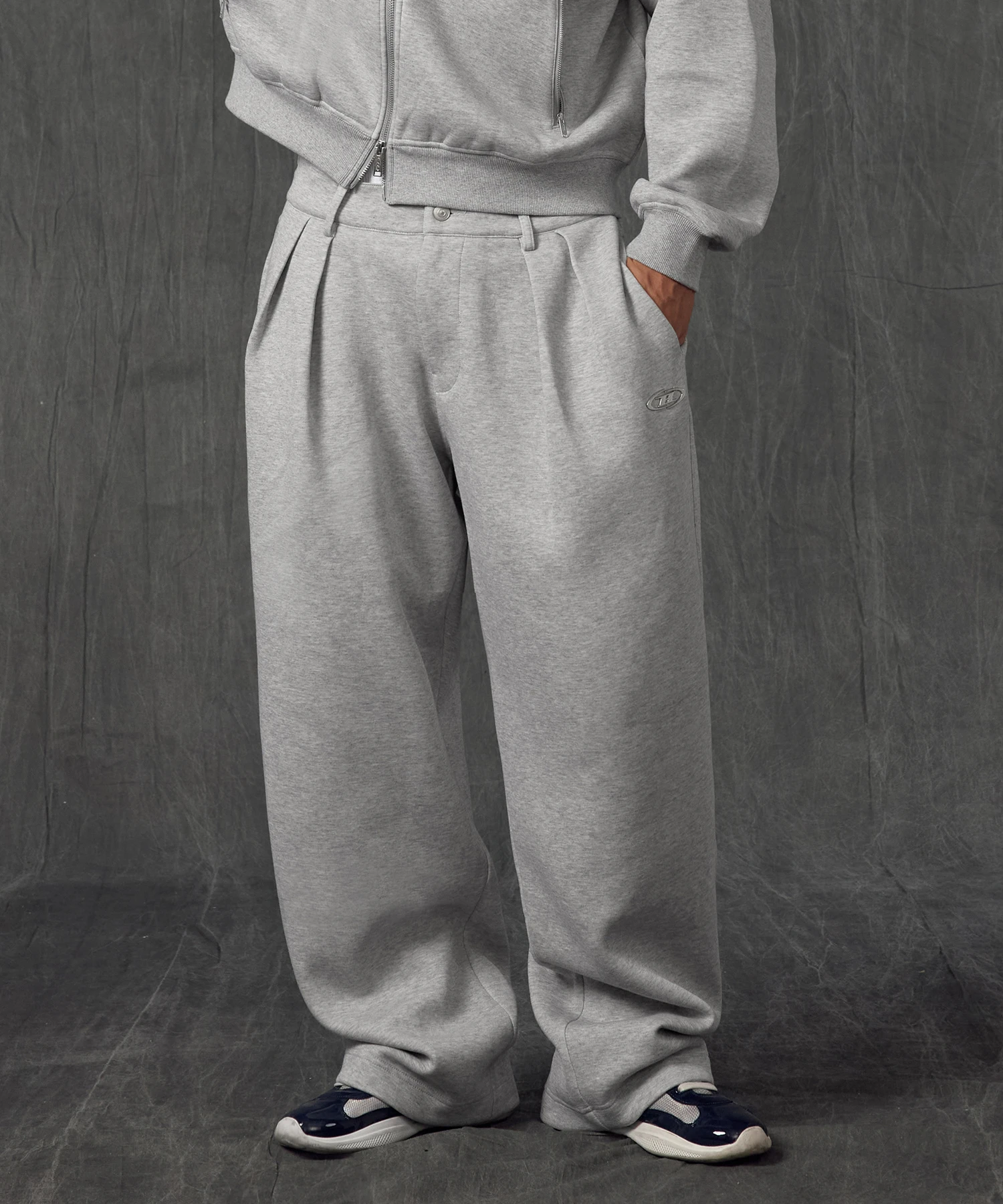 CHROME B TECH FOAM TWO TUCK PANTS [MELANGE GREY]