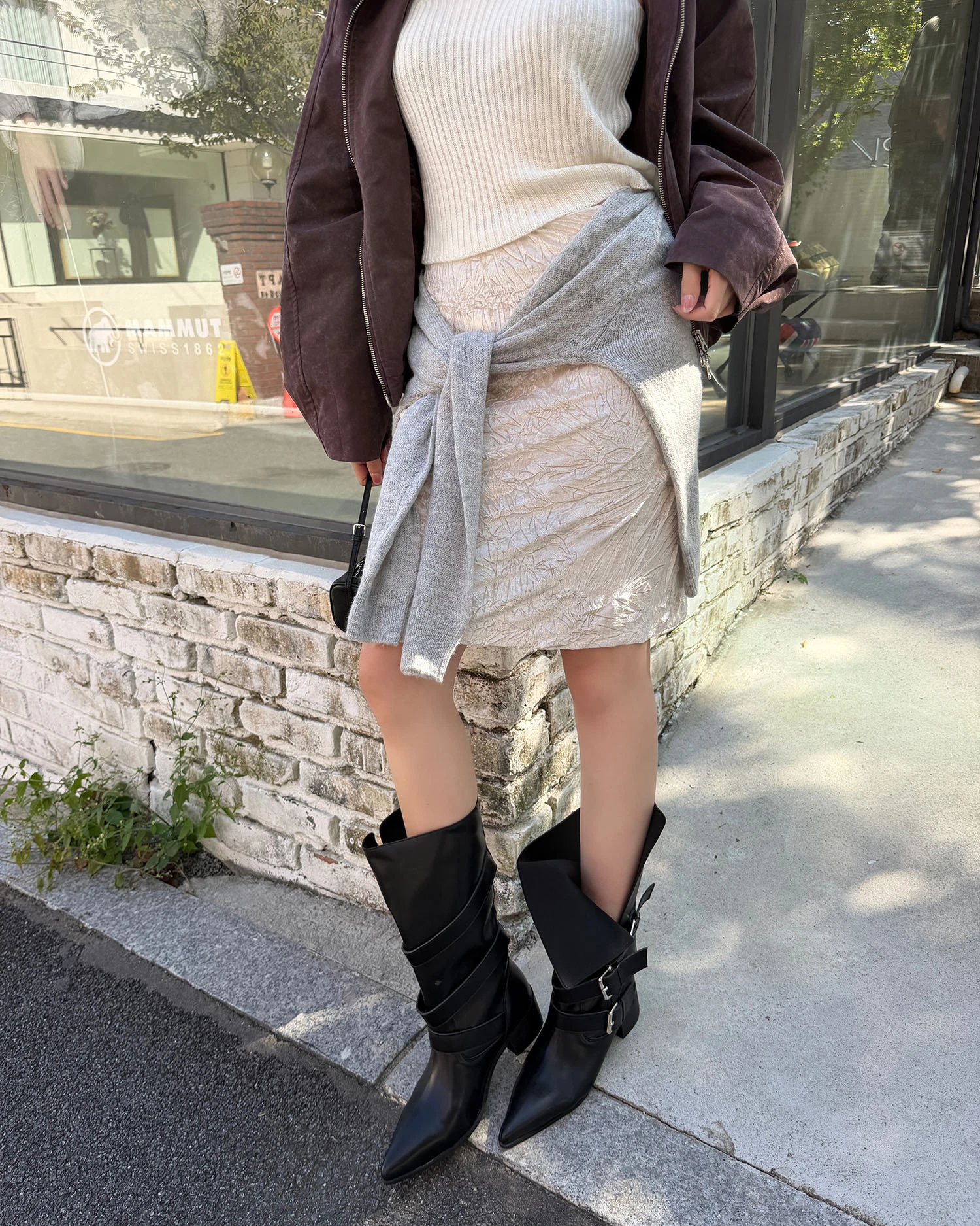 B1024 皺感光澤絨半身裙 / 杏