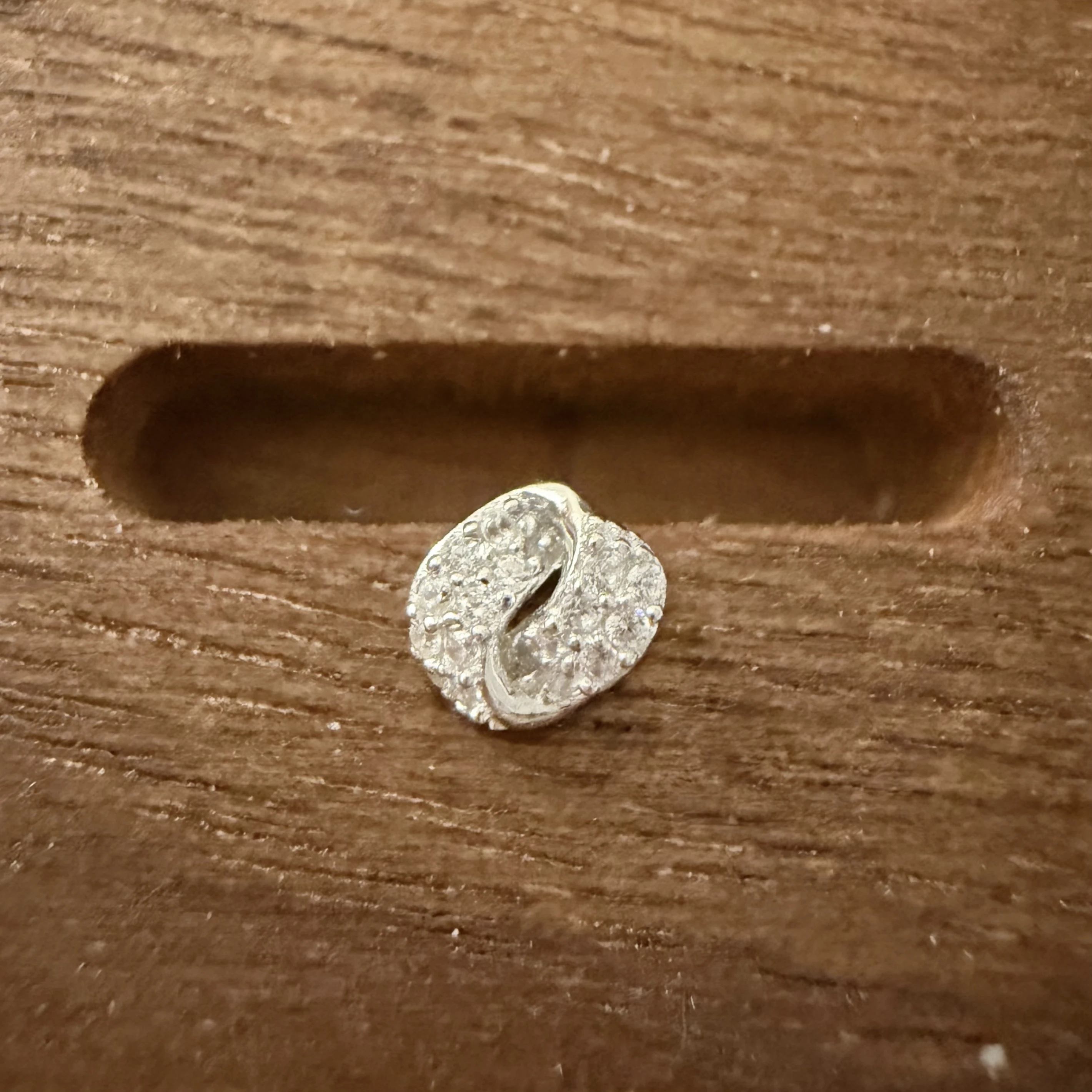 【925銀】 造型紐圈帶鑽耳環