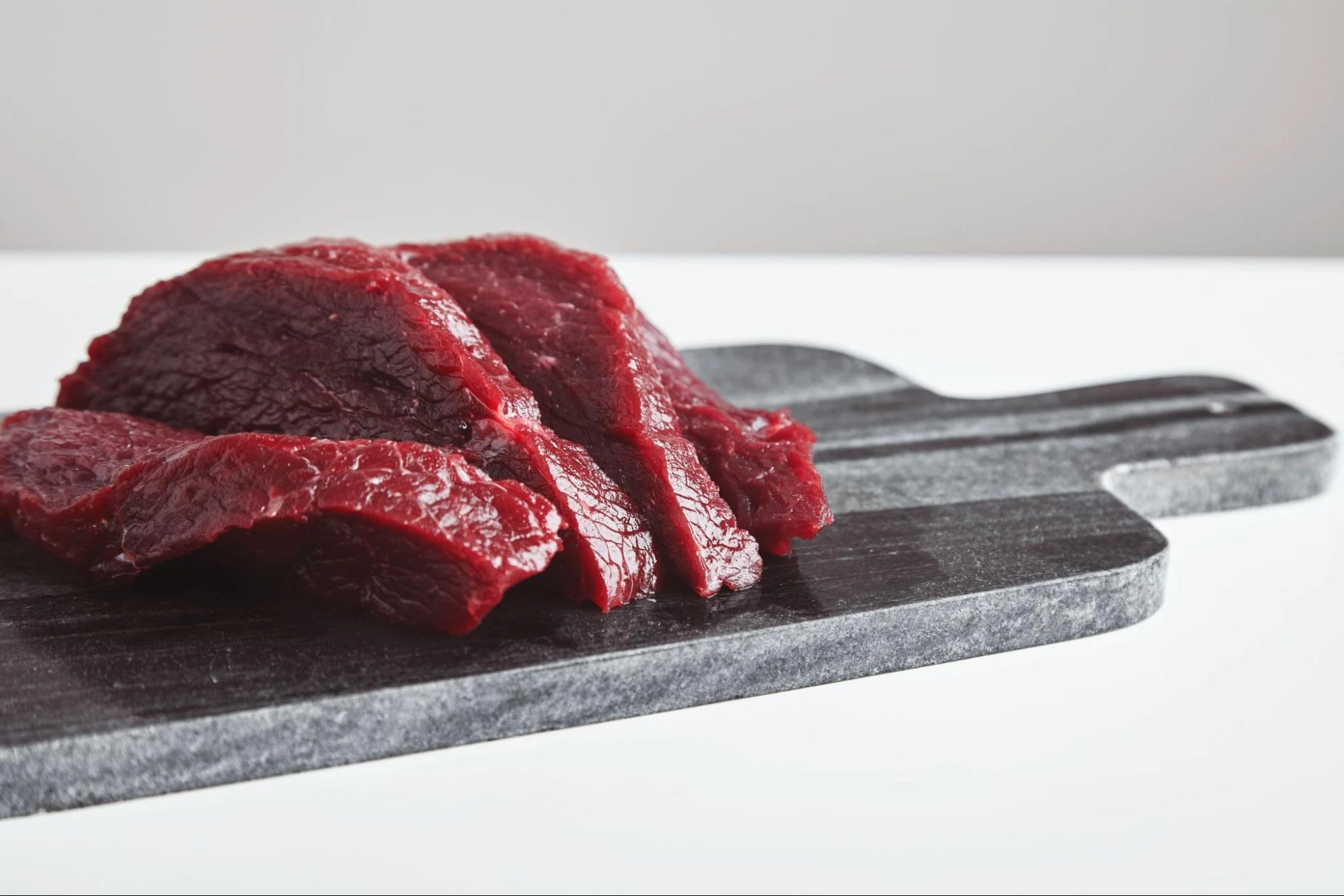 含鋅的食物：紅肉、肝臟
