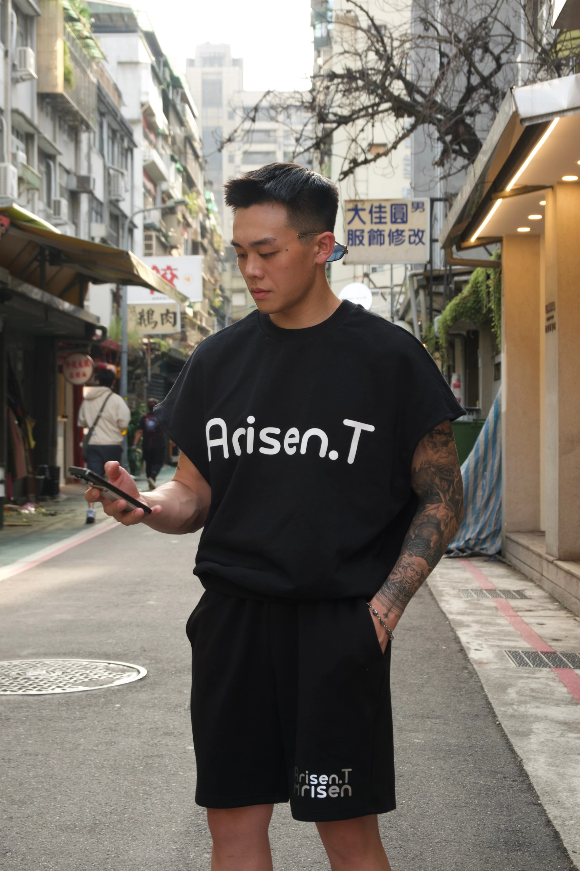 Relaxed Cutoff Sweatshirt 重現釋放