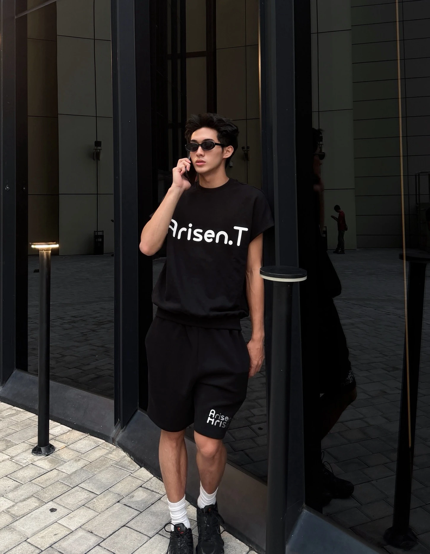 Relaxed Cutoff Sweatshirt 重現釋放