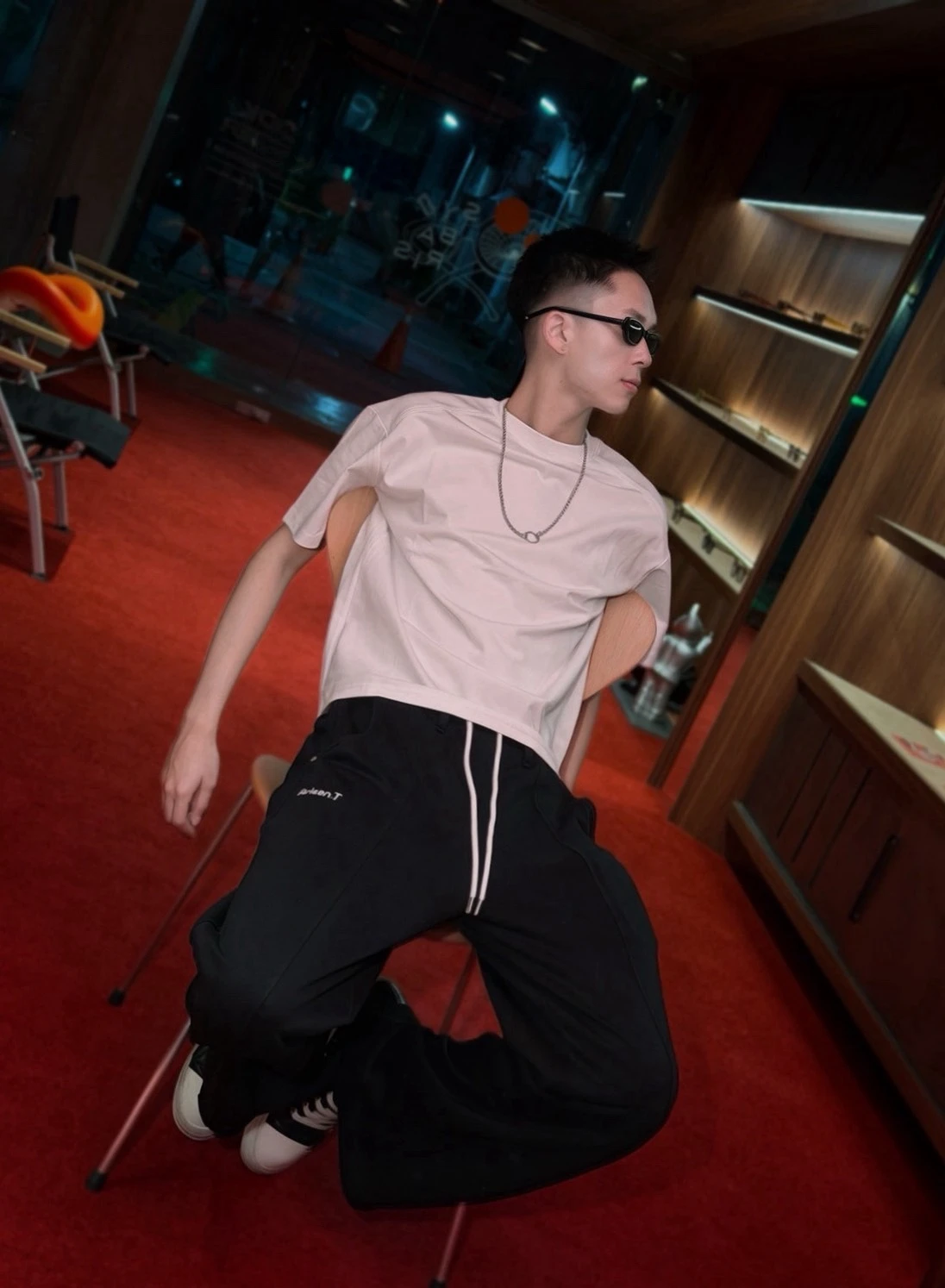 Essential 暗黑立體壓摺垂感寬長褲
