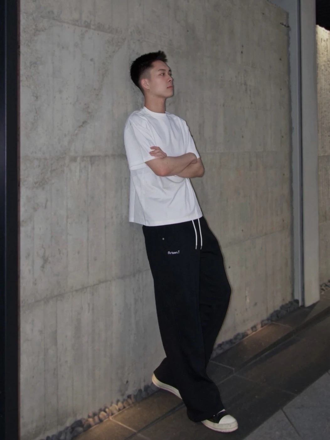 Essential 暗黑立體壓摺垂感寬長褲